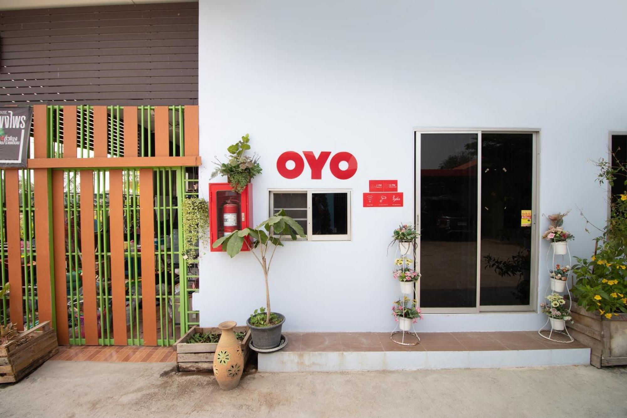 Oyo 644 Pong Pai House Hotel Bangkok Exterior photo